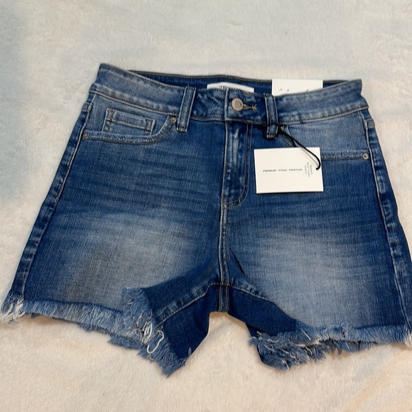 Zenana Outfitters Shorts Zenana Medium Wash Denim Mid Rise Frayed